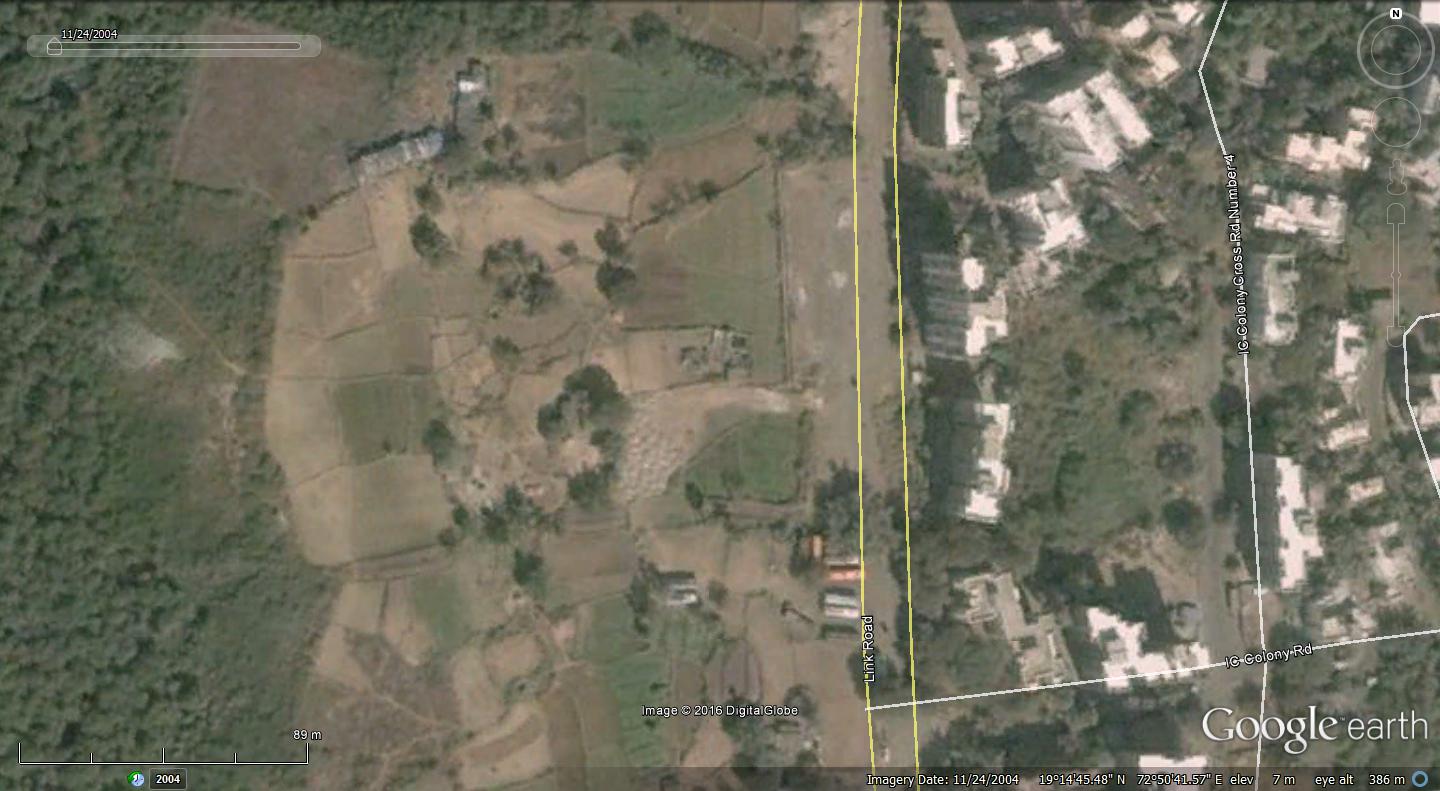 2004 Zoom Behind Petrol Pump